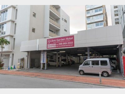 専用駐車場（ホテル裏手）