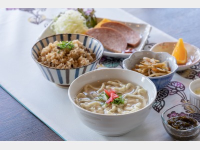 朝食メニュー例：沖縄定食（ワンプレート式） 