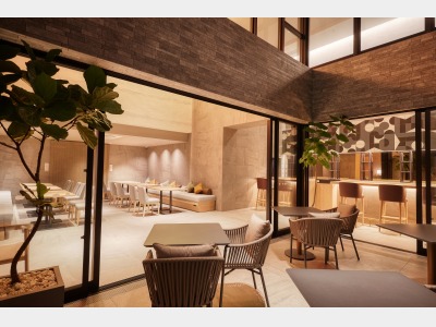 テラス席（夜）