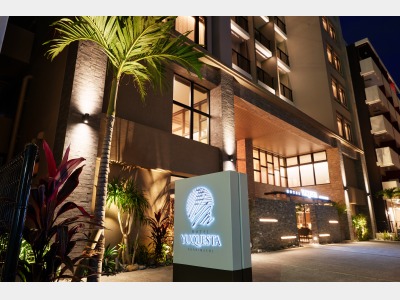 ホテル外観＆看板（夜）