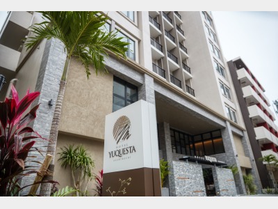 ホテル外観＆看板