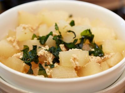 ▼朝食メニュー(日替り)　とうがんの煮物：味は淡泊でさっぱりとしており、汁物や煮物に最適。