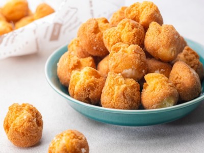 【プランタン】そのままでも美味しい沖縄の伝統菓子、揚げたて「サーターアンダギー」