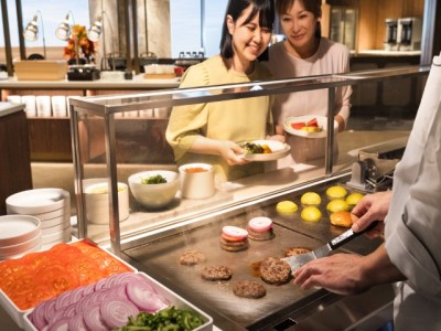 【プランタン】目の前で生まれる沖縄の味。焼きたて「58（ゴーヤ）バーガー」