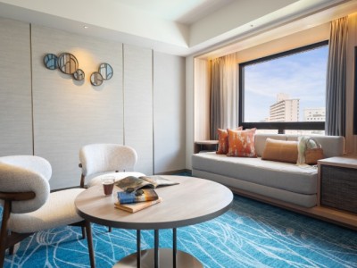 【クラブエグゼクティブツイン】グループやファミリーに最適。沖縄の伝統とモダンが融合した、新たな寛ぎの空間へと生まれ変わりました