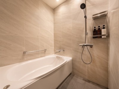 【クラブデラックスツイン｜バスルーム】快適さを追求した、癒やしのバスルーム