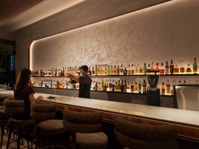 ラウンジ＆バー