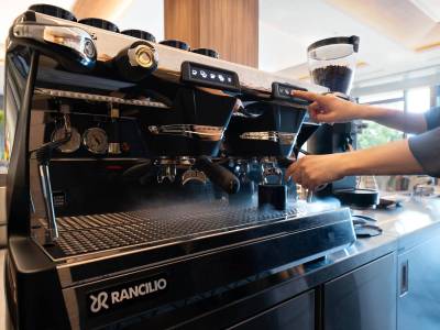 ラウンジ＆バー