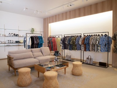 【Hotel shop】心地よい島時間に寄り添うよう選び抜いた、地元クラフトや食品、旅の記念にふさわしい品々を取り揃え、県内の方にもワクワクする発見ができるショップ。