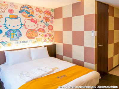 ハローキティ　キャラクターダブル（デザイン：琉球）