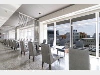 ���E���W