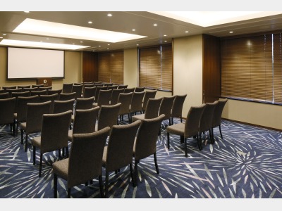 【Regency】シアター形式で利用する際は50名まで収容可能