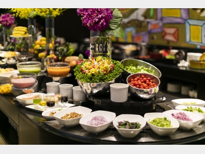 14階最上階レストラン「Dining19」 朝食ビュッフェイメージ
