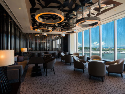14階最上階レストラン　「Dining19」