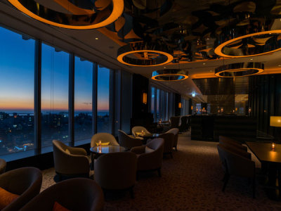 14階最上階レストラン　「Dining19」