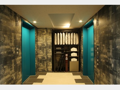 各階貸出棚(エレベーターホール)