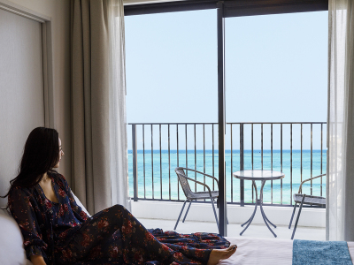 【オーシャンビュー・スイート】“海が見えるベッドルーム”で快適な朝のお時間をお過ごしください♪