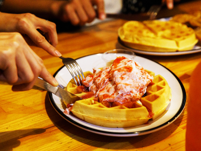 【選べる朝食プラン】「CC'sChicken」自慢のチキンとワッフルをぜひご賞味ください♪