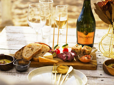 【絶景ディナー】[ビーチピクニック]沖縄の食材やオーガニックの食材を使用した料理をお楽しみ下さい。