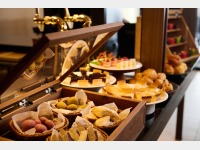 POOL LOUNGE �uCHILLAX�v�i�C���[�W�j