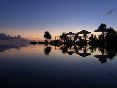 プールサイドの夕景