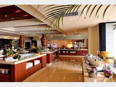 オールデイダイニング「コラーロ」オープンキッチン