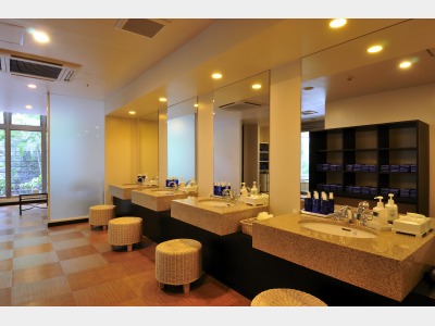 大浴場（有料施設）　脱衣所