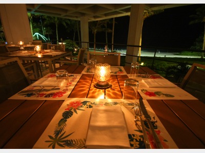 オールデイダイニング「コラーロ」ディナータイムのテラス席