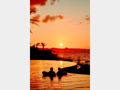 サンセットタイムのラグーンプール