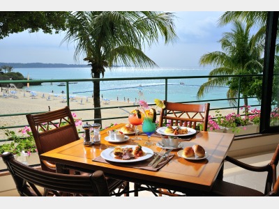 食事イメージ　オールデイダイニング「コラーロ」　テラス席