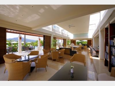 ライブラリーラウンジ＆バー