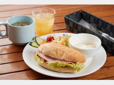 【1Fカフェ＆プールバー◇朝食】お部屋に持ち帰ってお召し上がりいただけます。