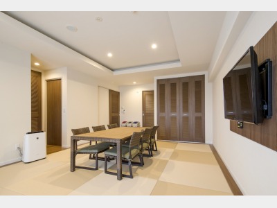 モデレートルーム（定員８名）