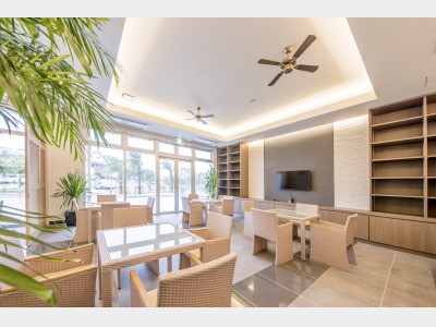 ラウンジ（飲み物有料）