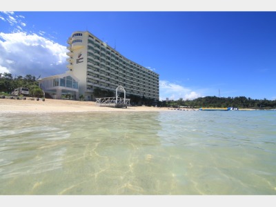 ���˂ЂŊ쐣�r�[�`�p���X�̊O��