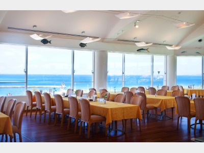 レストラン「ブリーズ」