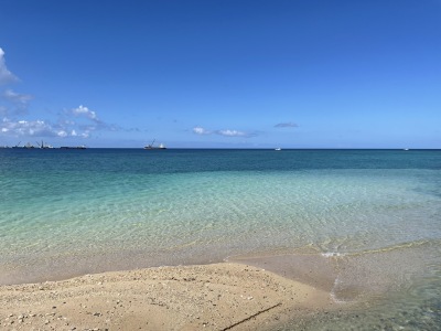 コンドミニアム前の海