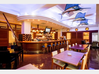 ラウンジバー｜ロベルトソン