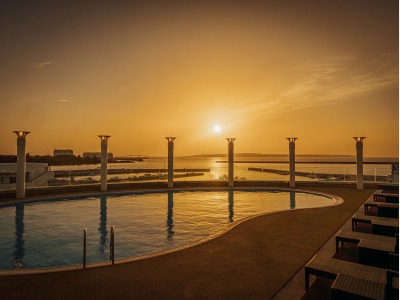 プール（夕景）　季節営業(4月～9月)