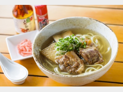 食事イメージ　ソーキ入り宮古そば