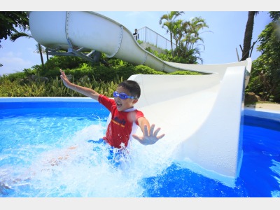 アウトドアプール　ウォータースライダー