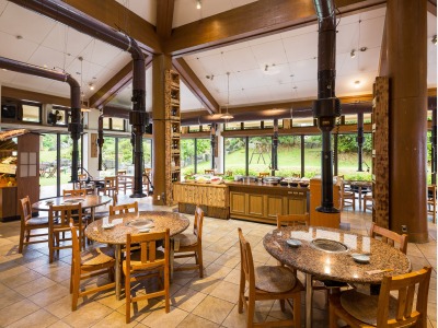 【焼肉中華 はるさー／1階】石垣牛・美崎牛の炭火焼肉と中華料理を1つの店で堪能できるレストラン