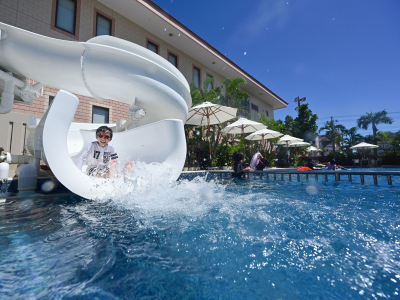 屋外プール（季節営業4-10月）