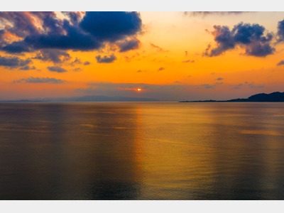 名蔵湾からの夕日