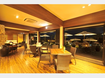 オープンカフェ＆バー