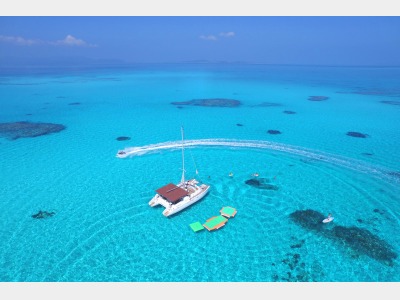 シーステーション｜大型クルーザーをベースにスノーケルや海上CAFEでの優雅なひとときをお楽しみいただけます