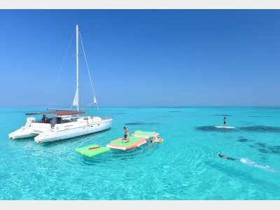 シーステーション｜大型クルーザーをベースにスノーケルや海上CAFEでの優雅なひとときをお楽しみいただけます