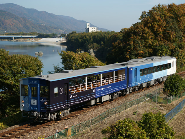 藍よしのがわトロッコ