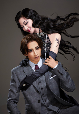 宙組©宝塚歌劇※写真は公演内容とは異なります。