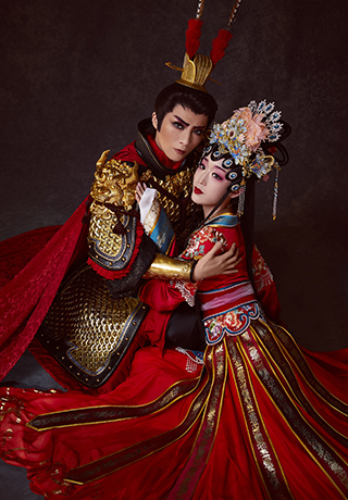 月組©宝塚歌劇※写真は公演内容とは異なります。